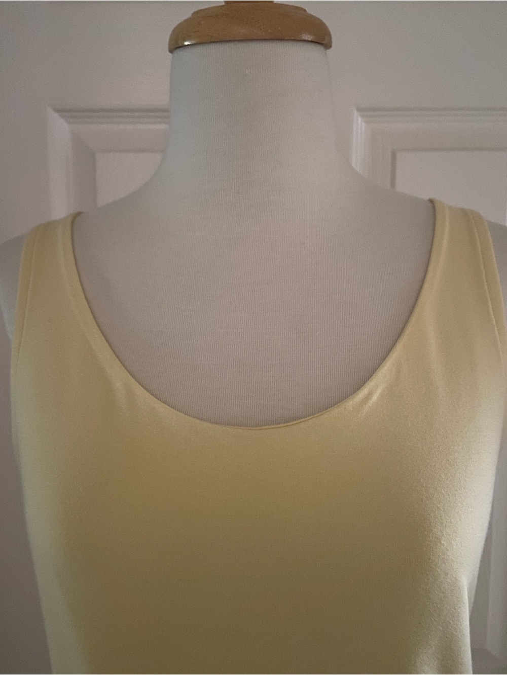 Eileen Fisher M Sleeveless Scoop Neck Women's Top in Pale Yellow